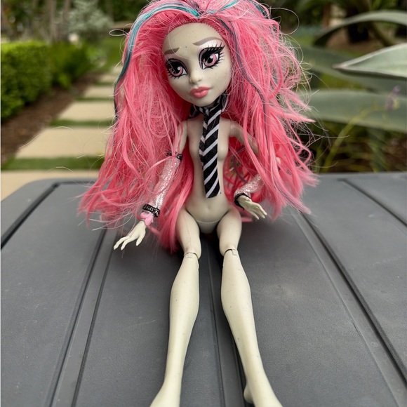 Monster High doll Rochelle Goyle Ghouls Night Out edition - Picture 4 of 4